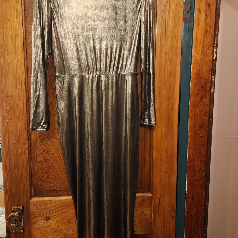 Metallic sexy plunging neck long sleeve high-low gown - Picture 4 of 5